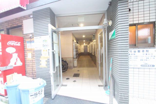 21/30 エントランス