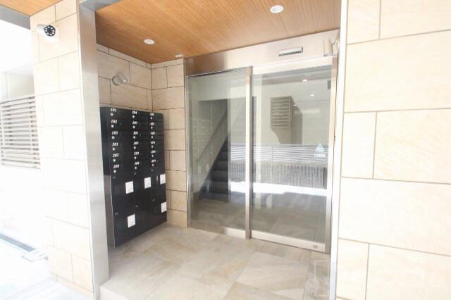 28/30 エントランス