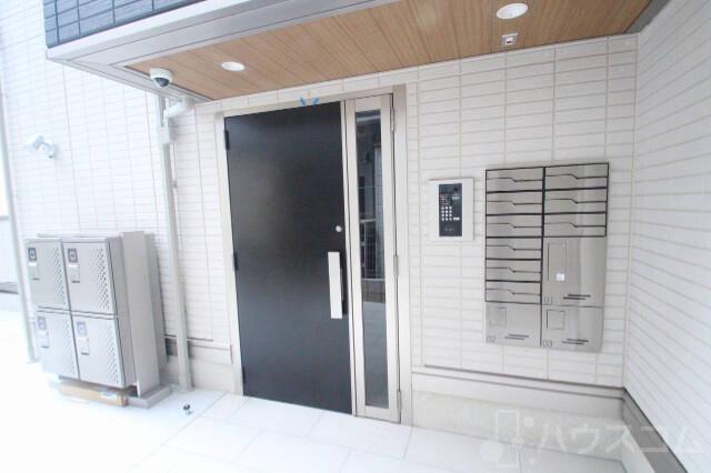 28/30 エントランス