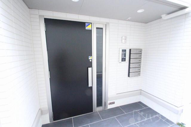 28/30 エントランス