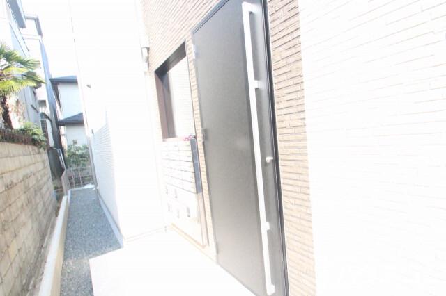 26/30 エントランス