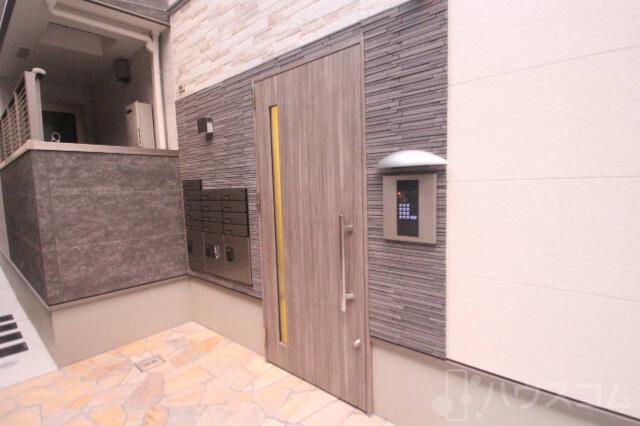 26/30 エントランス