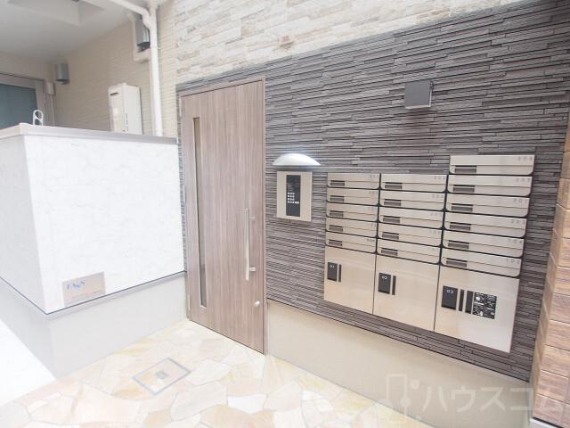 27/30 エントランス