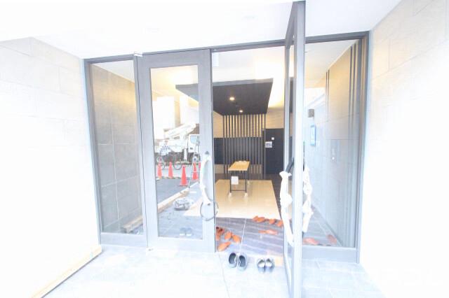 27/30 エントランス