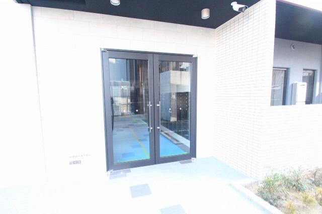 27/30 エントランス