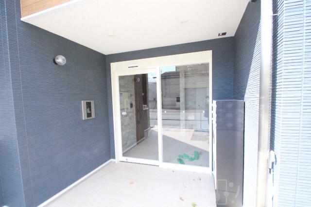 28/30 エントランス