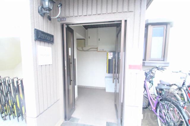 26/30 エントランス