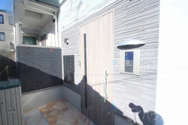 27/30 エントランス