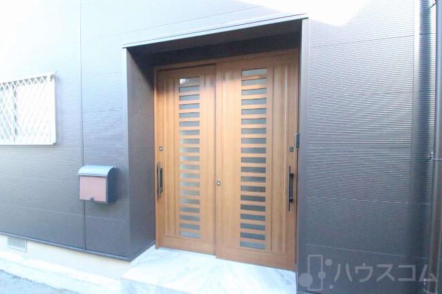 27/30 エントランス