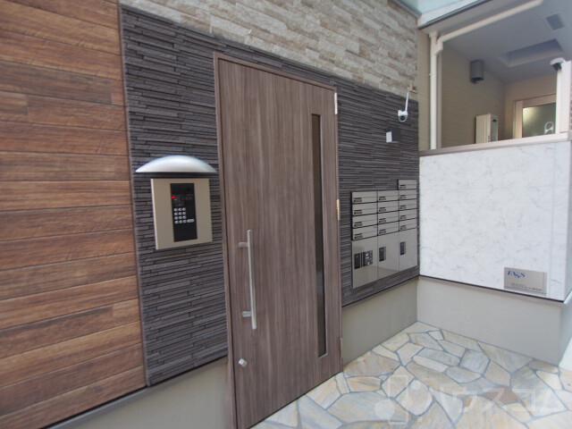 27/30 エントランス