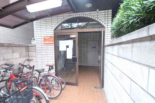 26/30 エントランス