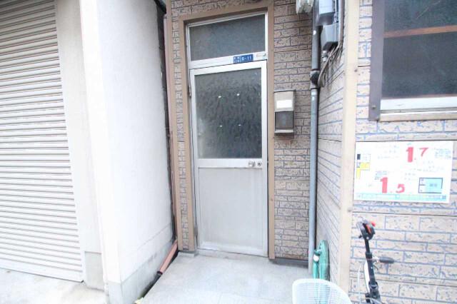 19/30 エントランス