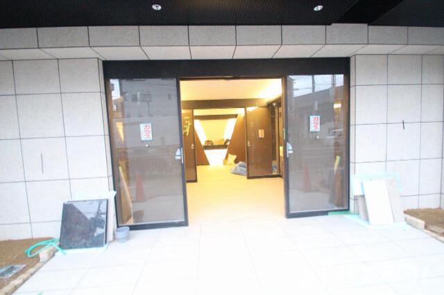 27/30 エントランス