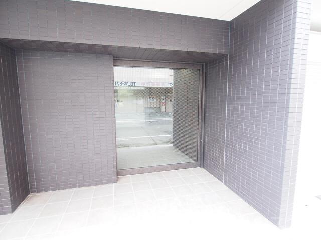 26/30 エントランス