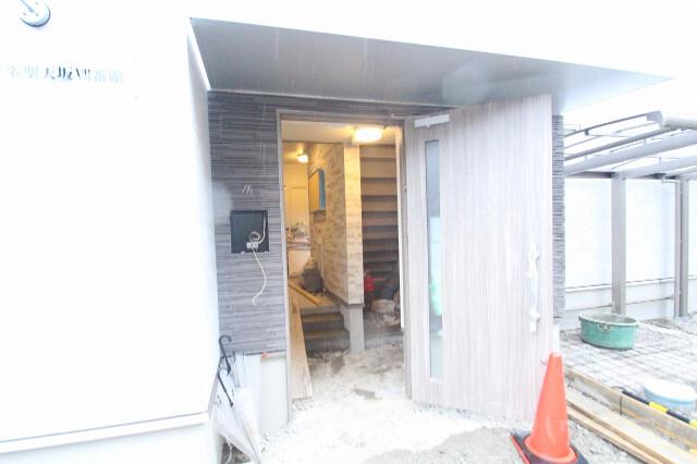 27/30 エントランス