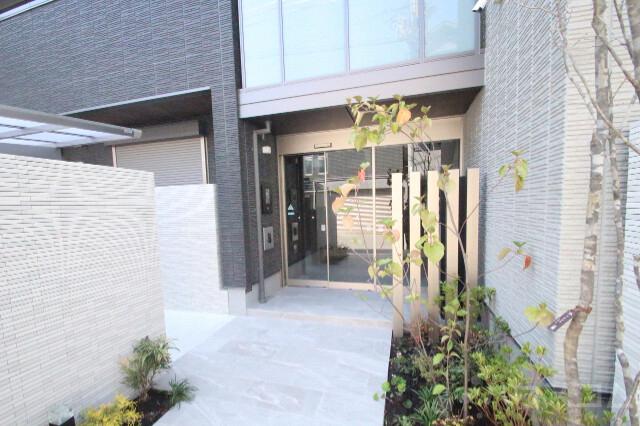 28/30 エントランス