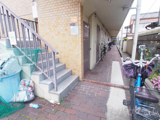 27/30 エントランス