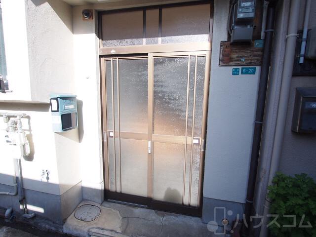 23/30 エントランス