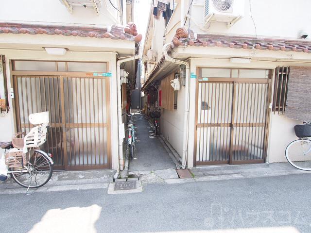 21/30 エントランス