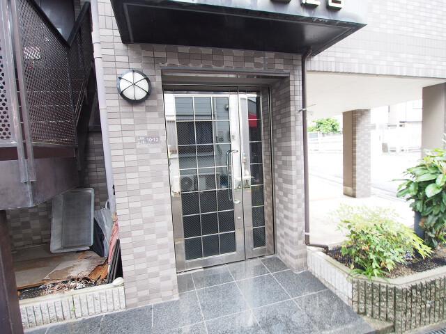 27/30 エントランス