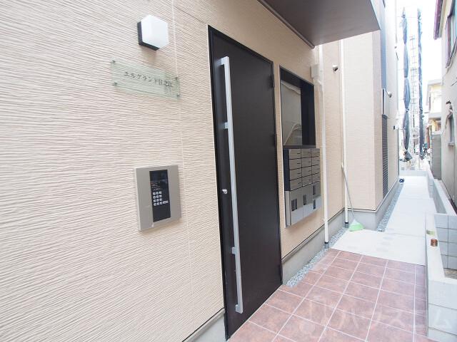 28/30 エントランス