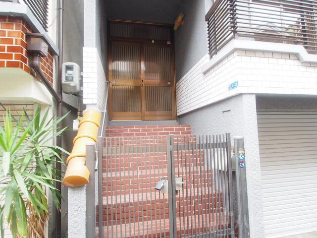 27/30 エントランス