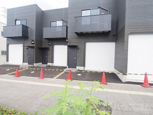 23/30 エントランス