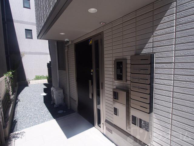 28/30 エントランス