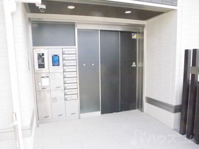 28/30 エントランス