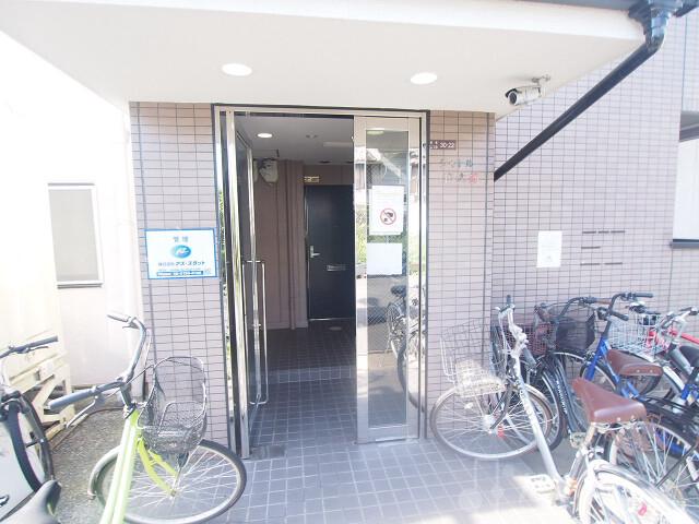 28/30 エントランス