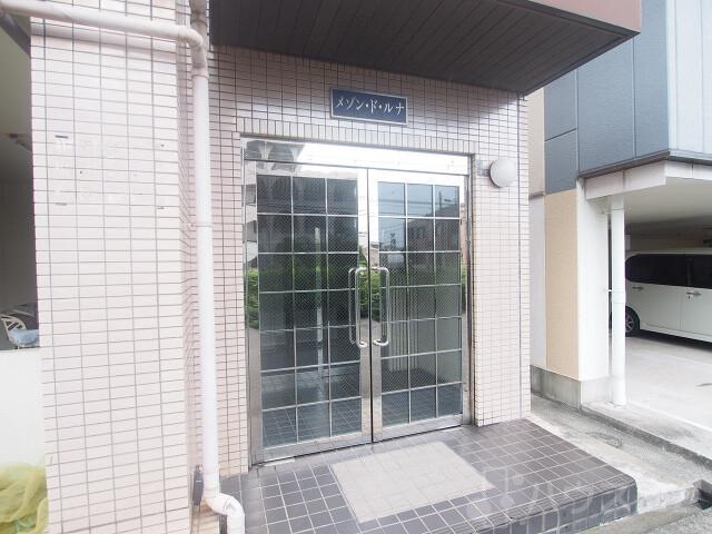 27/30 エントランス