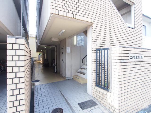 23/30 エントランス