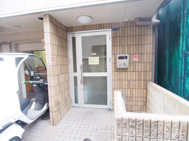 25/30 エントランス