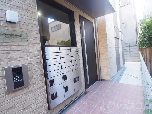 28/30 エントランス