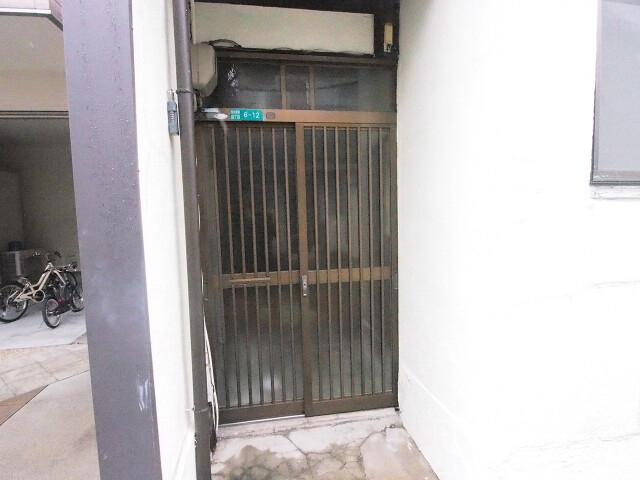 22/30 エントランス