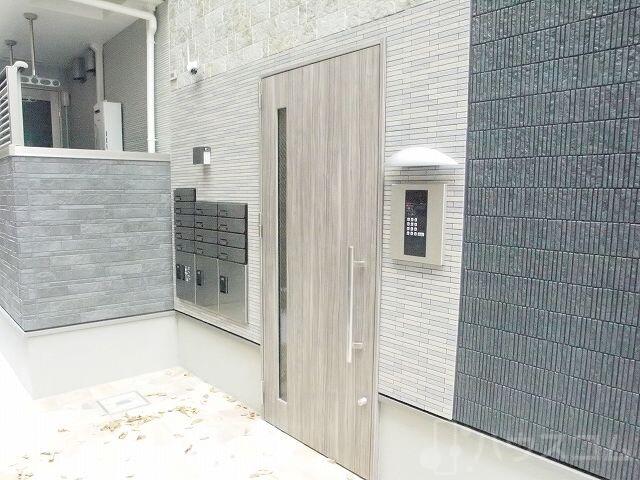 28/30 エントランス