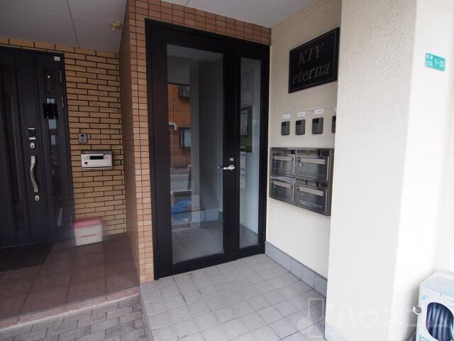 24/30 エントランス