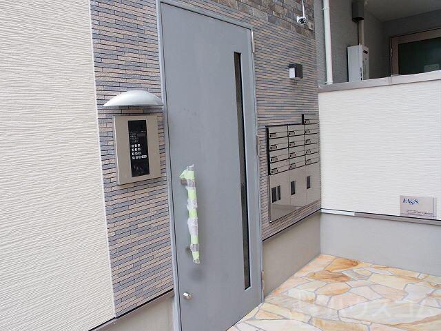 27/30 エントランス