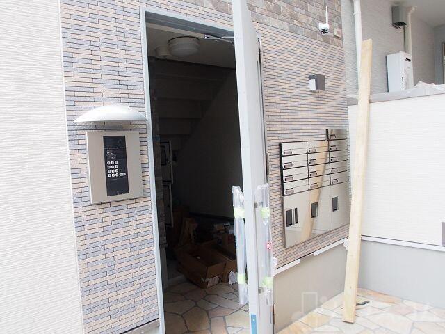 27/30 エントランス