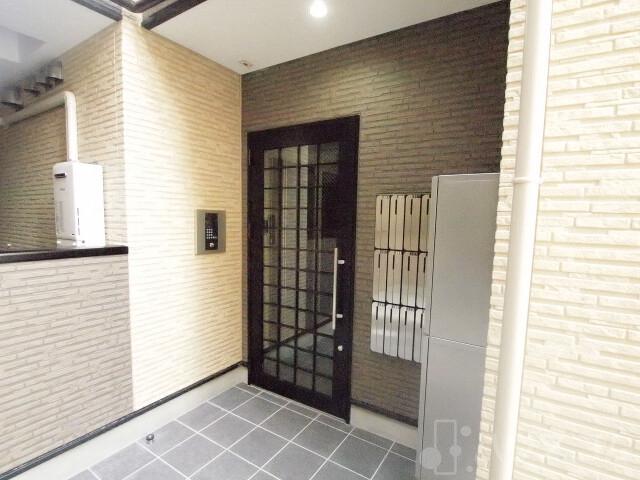 28/30 エントランス