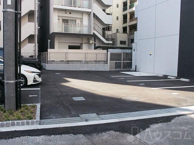 28/30 駐車場