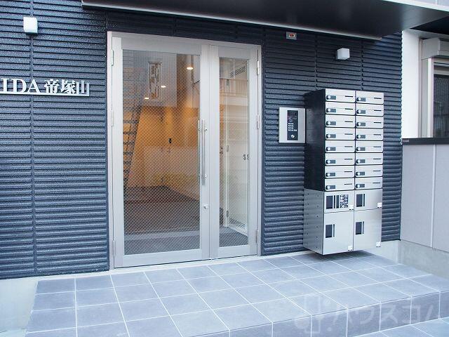 28/30 エントランス