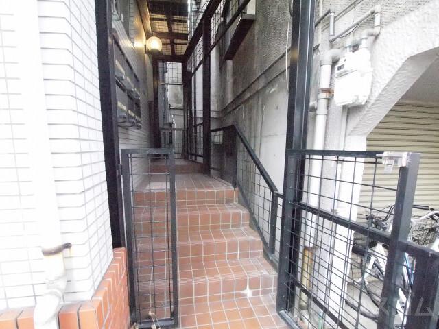 19/30 エントランス