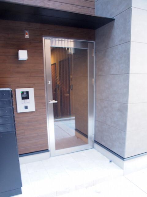 28/30 エントランス