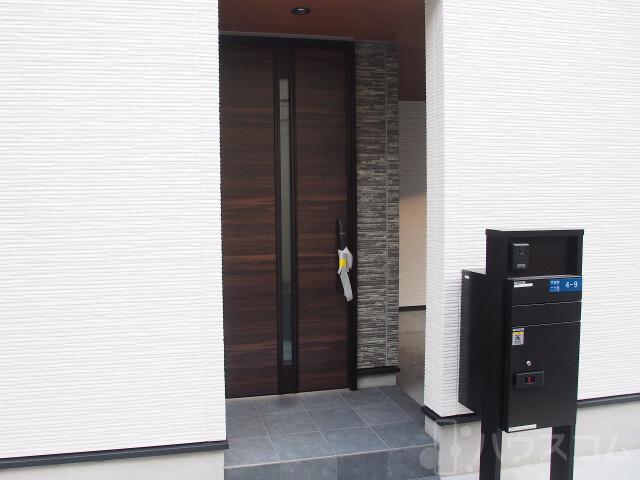 27/30 エントランス