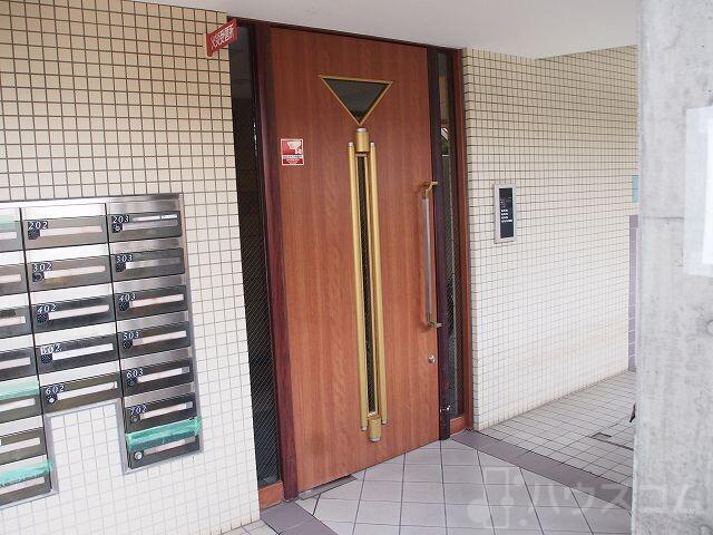 26/30 エントランス