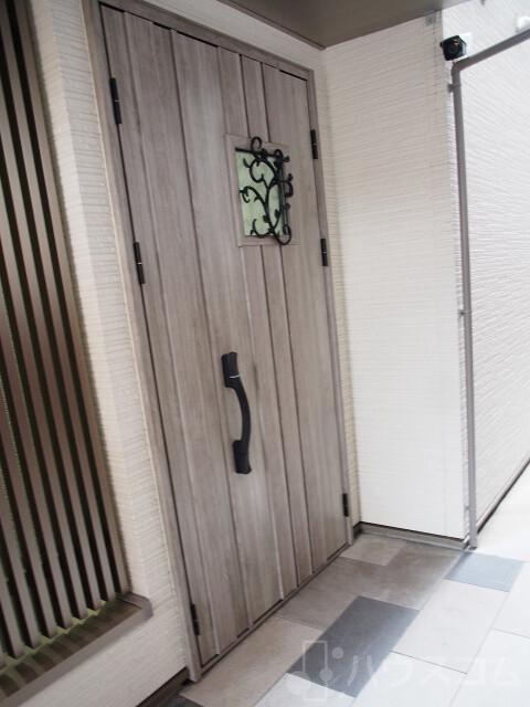 28/30 エントランス