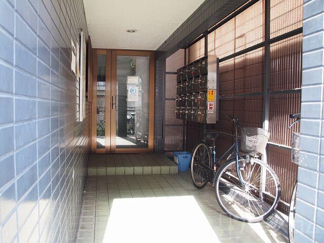 26/30 エントランス