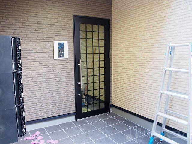 28/30 エントランス