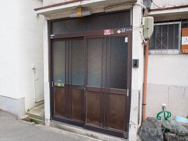 24/30 エントランス